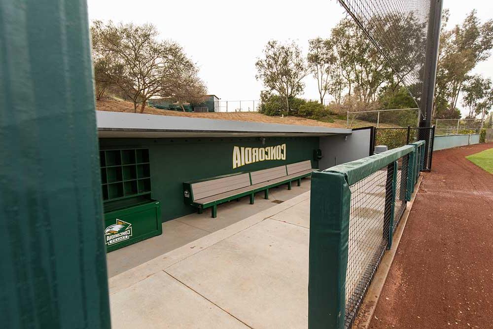 New dugouts for 肯考迪娅鹰 baseball players